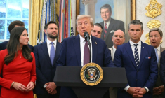 Le président américain Donald Trump s'exprime dans le bureau ovale de la Maison Blanche à Washington, le 2 septembre 2025 ( AFP / SAUL LOEB )
