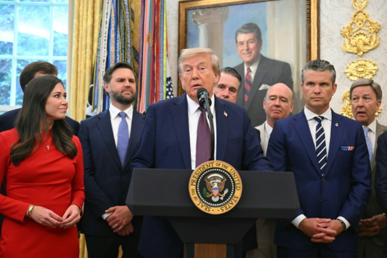 Le président américain Donald Trump s'exprime dans le bureau ovale de la Maison Blanche à Washington, le 2 septembre 2025 ( AFP / SAUL LOEB )