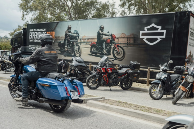 Un motard arrive en Harley-Davidson au festival Harley-Davidson Euro 2025 près de Grimaud, le 9 mai 2025 dans le Var ( AFP / Frederic DIDES )