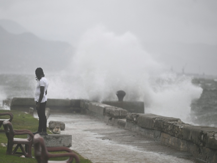 Le front de mer de Kingston avant l'arrivée de l'ouragan Melissa dans la capitale de la Jamaïque, le 27 octobre 2025 ( AFP / Ricardo Makyn )