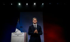 Gabriel Attal, candidat du parti de centre droit Renaissance à l'élection présidentielle française de 2027, lors d'un meeting de campagne à Lyon, le 10 octobre 2026 ( AFP / JEFF PACHOUD )