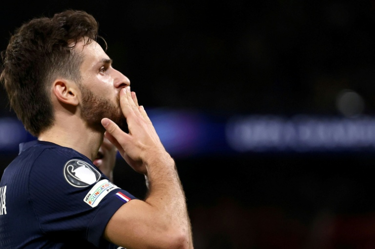 L'attaquant géorgien du Paris Saint-Germain Khvicha Kvaratskhelia après son but contre l'Atalanta Bergame, en Ligue des champions au Parc des Princes le 17 septembre 2025  ( AFP / FRANCK FIFE )
