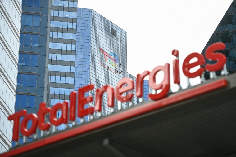 TotalEnergies sous le coup de plusieurs procédures judiciaires depuis 2019, sur des sujets climatiques, environnementaux et sociaux. ( AFP / CHRISTOPHE ARCHAMBAULT )