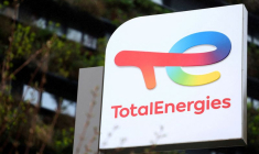 Le logo de la compagnie pétrolière et gazière française TotalEnergies à Paris
