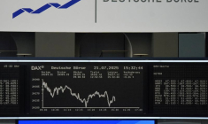 Le graphique de l'indice boursier allemand DAX est photographié à la bourse de Francfort