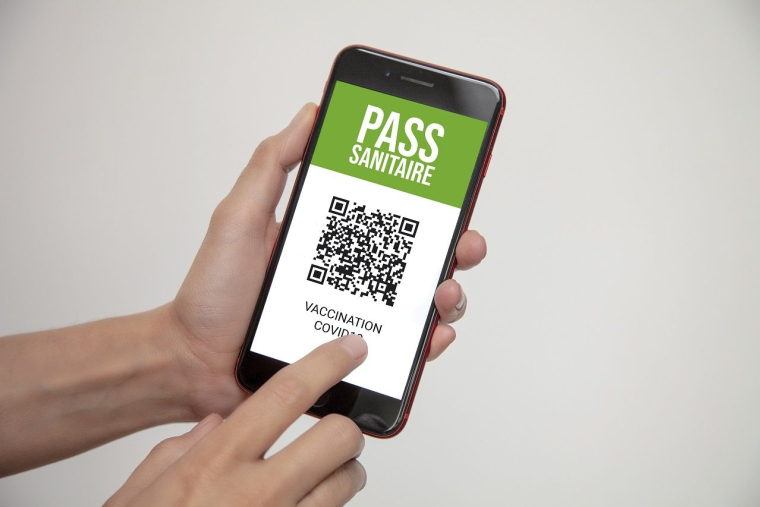 Les Français vont devoir présenter un pass sanitaire à jourpour entrer dans un centre commercial (Crédits photo : Adobe Stock - )