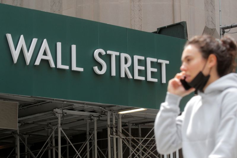WALL STREET EN ORDRE DISPERSÉ À L'OUVERTURE