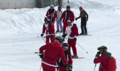 Suisse : des centaines de pères Noël sur les pistes de Verbier