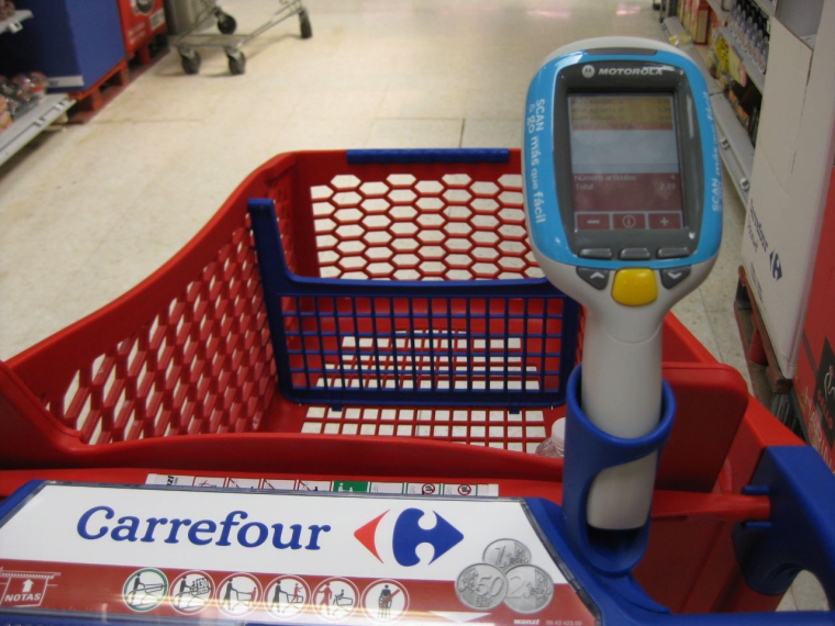 carrefour caddie scan and go course (Crédit: One by one / Flickr)