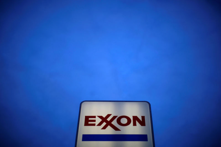 EXXON VOIT SON BÉNÉFICE DIVISÉ PAR DEUX AVEC LES PRIX DU BRUT, LA CHIMIE