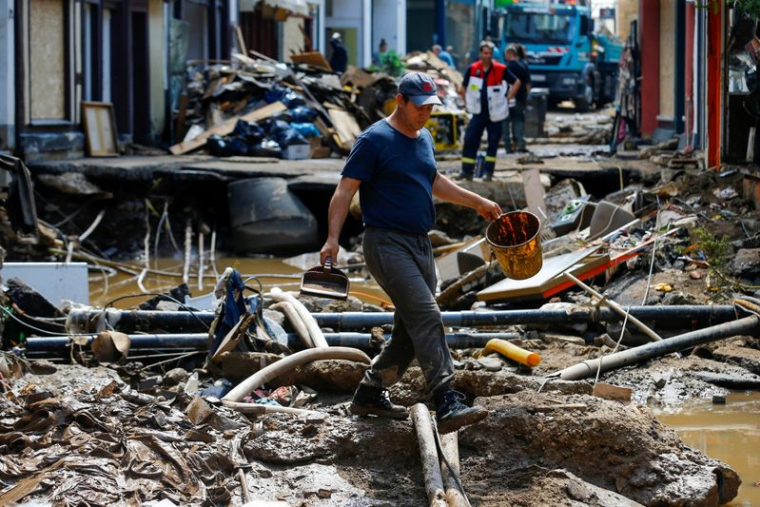 DES INONDATIONS TERRIFIANTES, DIT MERKEL, PLUS DE 180 MORTS EN EUROPE