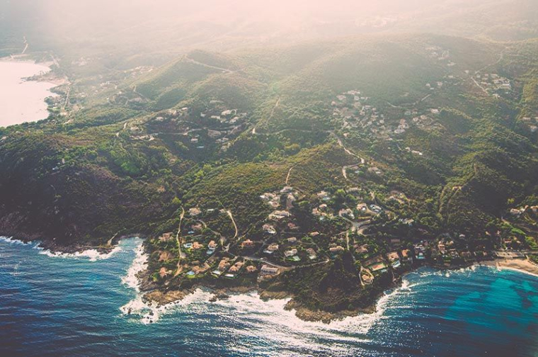 Un an de prison avec sursis pour s’être approprié une demeure corse (Crédits photo : Unsplash - Ferenc Horvath )