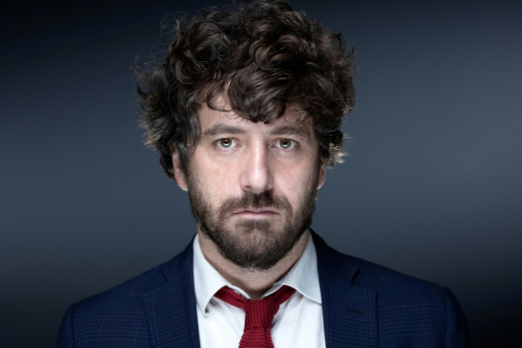L'écrivain français Abel Quentin pose à Paris le 19 octobre 2021 ( AFP / JOEL SAGET )