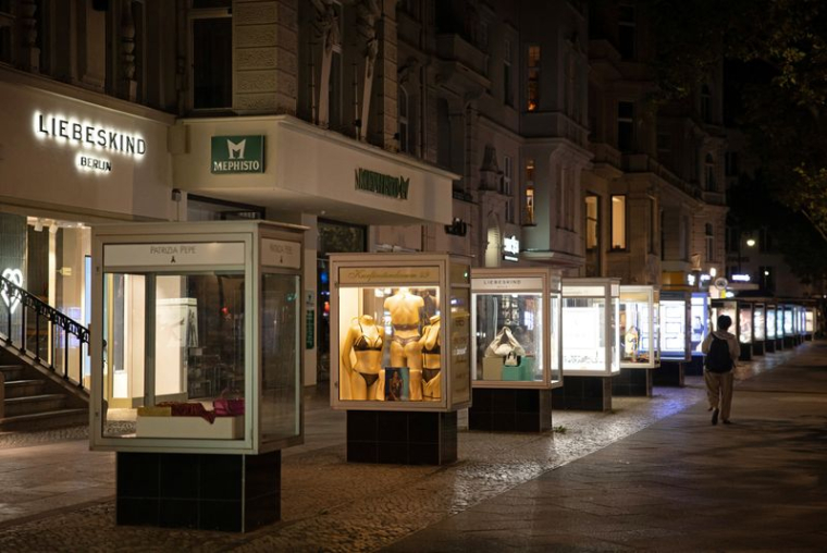 La rue commerçante Kurfuerstendamm à Berlin