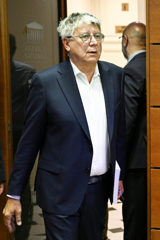 Le président de la commission des Finances, Eric Coquerel (LFI), arrive pour assister à une séance de la commission chargée d'examiner le projet de loi de finances pour 2026, à l'Assemblée nationale à Paris, le 20 octobre 2025 ( AFP / JULIEN DE ROSA )