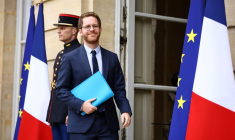 Le nouveau gouvernement français se réunit à l'hôtel Matignon à Paris