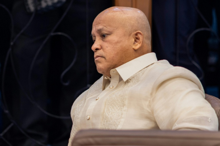 Le sénateur Ronald Dela Rosa assiste à une séance plénière au Sénat, le 11 mai 2026 à Manille, aux Philippines ( AFP / STR )