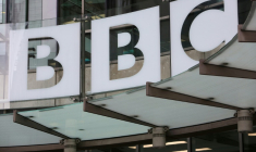 La BBC a annoncé jeudi le lancement d'une offre payante pour que ses utilisateurs aux Etats-Unis accèdent en illimité aux articles en ligne et à la chaîne BBC News et contribuent "au financement du journalisme" du groupe audiovisuel public britannique ( AFP / Susannah Ireland )