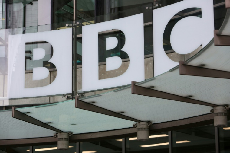 La BBC a annoncé jeudi le lancement d'une offre payante pour que ses utilisateurs aux Etats-Unis accèdent en illimité aux articles en ligne et à la chaîne BBC News et contribuent "au financement du journalisme" du groupe audiovisuel public britannique ( AFP / Susannah Ireland )