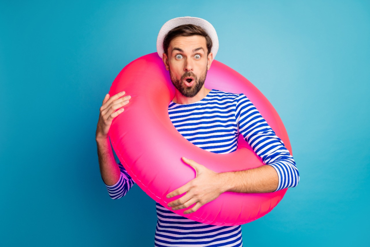 Le soleil revient et les envies de piscine aussi. Mais en avoir une chez soi peut vite faire monter la note d'assurance ( Crédits : © deagreez - stock.adobe.com)