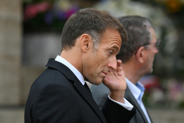 Le chef de l'Etat Emmanuel Macron aux obséques de François Patriat le 25 août 2026, à Semur-en-Auxois (Côte d'or) ( AFP / OLIVIER CHASSIGNOLE )