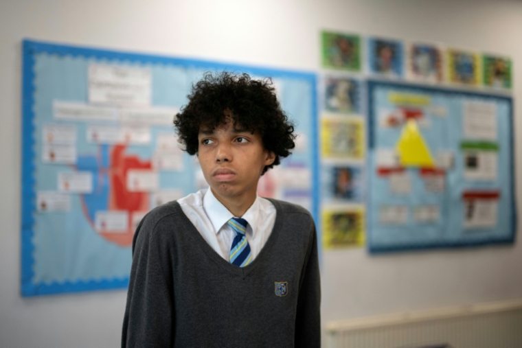 Fabian Myers, élève du collège-lycée public Our Lady and St Chad Catholic Academy et participant du programme "Football Beyond Borders" à Wolverhampton, le 12 juin 2026 au Royaume-Uni ( AFP / Oli SCARFF )