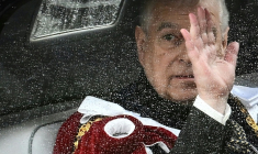 L'ex-prince Andrew, alors non déchu de son titre, après le courinnement du roi Charles III à Londres le 6 mai 2023 ( AFP / Marco BERTORELLO )