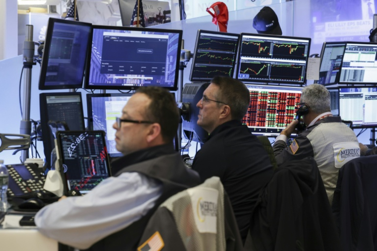 Des opérateurs à la Bourse de New York, le 30 octobre 2025  ( AFP / ANGELA WEISS )
