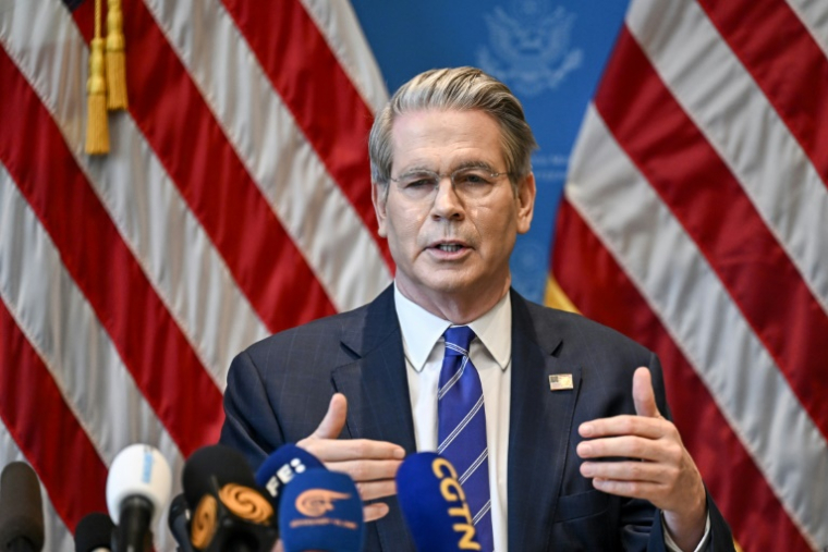Le secrétaire américain au Trésor Scott Bessent lors d'une conférence de presse, le 12 mai 2025 à Genève ( AFP / Fabrice COFFRINI )