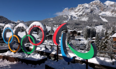 Les anneaux olympiques et les Agitos paralympiques lors des Jeux Olympiques d'hiver de Milano Cortina 2026
