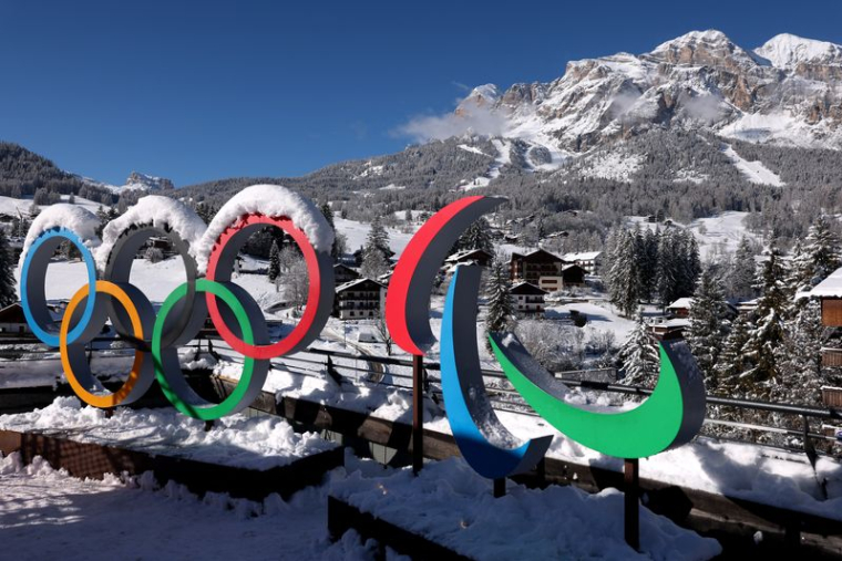 Les anneaux olympiques et les Agitos paralympiques lors des Jeux Olympiques d'hiver de Milano Cortina 2026