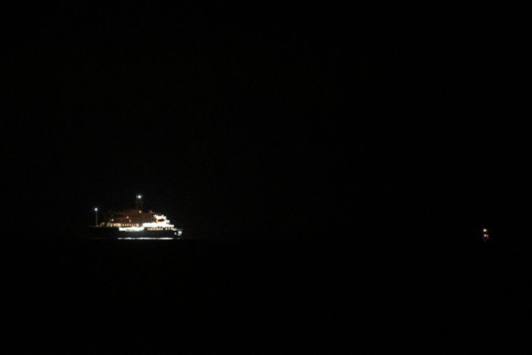 Le navire de croisière MV Hondius près de El Medano, à l'approche des côtes de l'île espagnole de Tenerife aux Canaries, le 10 mai 2026 ( AFP / Jorge GUERRERO )