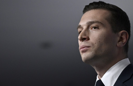 Jordan Bardella, le 30 juin 2024, à Paris ( AFP / JULIEN DE ROSA )