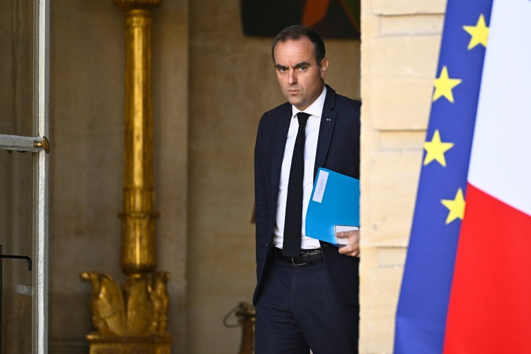 Le Premier ministre Sébastien Lecornu à Paris le 12 octobre 2026 ( AFP / JULIEN DE ROSA )