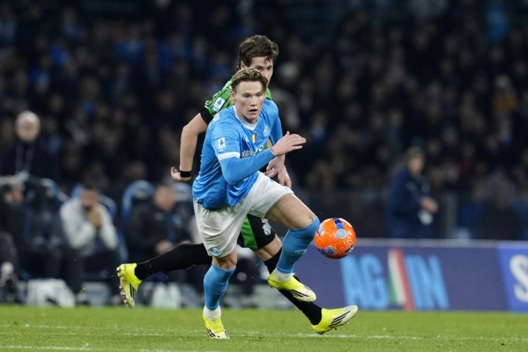 Naples assure contre Sassuolo et reste sur le podium