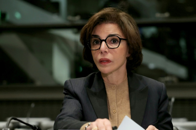 La ministre de la Culture Rachida Dati avant le début de son audition par la commission d'enquête parlementaire sur l'audiovisuel public, le 5 février 2026à Paris ( AFP / Thomas SAMSON )