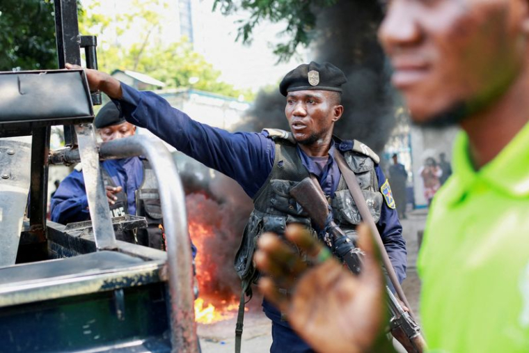La police congolaise disperse des manifestants près des ambassades occidentales à Kinshasa