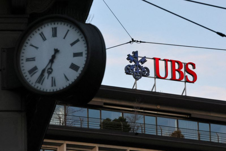 Photo d'archives de un logo de UBS à Zurich