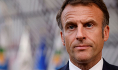 Le président français Emmanuel Macron s'adresse aux médias à Bruxelles