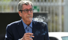 L'ancien maire de Levallois-Perret (Hauts-de-Seine) Patrick Balkany arrive au tribunale de Nanterre le 4 avril 2023 ( AFP / Emmanuel DUNAND )