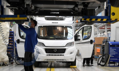 ALLEMAGNE-HAUSSE DES EXPORTATIONS EN FÉVRIER, LA PRODUCTION INDUSTRIELLE BAISSE