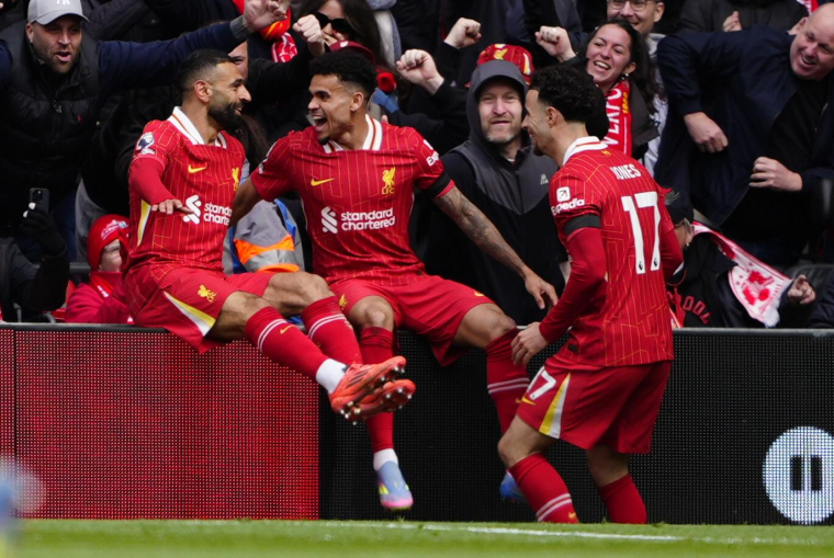 Liverpool file vers le titre, Chelsea et Tottenham coincent