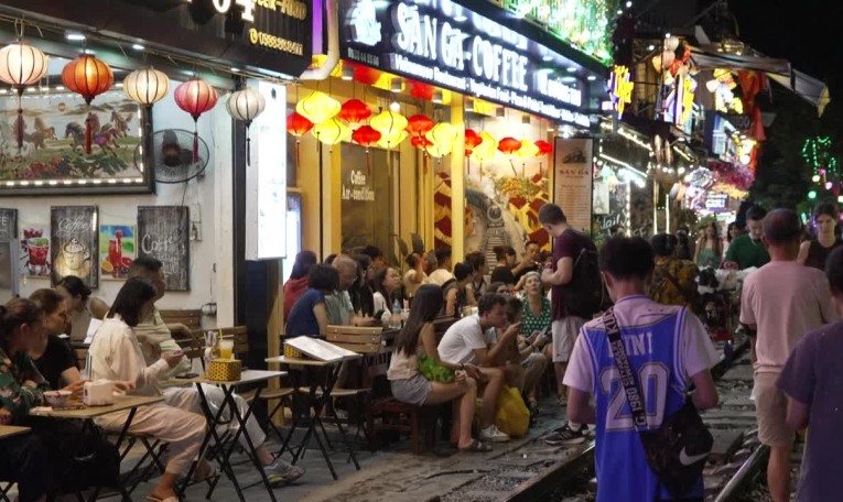 La rue du train à Hanoï: un lieu unique maintes fois destiné à fermer, sauvé par ses touristes