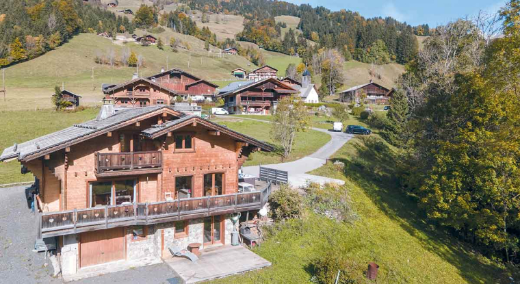 Il faut compter entre 1,5 et 1,6 million d’euros pour acquérir un bien de 150 mètres carrés dans le massif des Aravis. (© MAISON TALLOIRES)