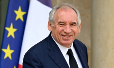 Le Premier ministre François Bayrou à la sortie de l'Elysée, le 7 mai 2025 à Paris ( AFP / Bertrand GUAY )