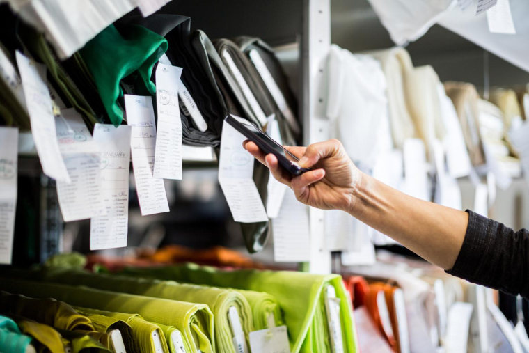 Plus l’écoscore est élevé, plus l’impact environnemental du vêtement est important. ( crédit photo : Getty Images )