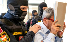 Un ancien officiel syrien à l'ouverture de son procès à Vienne, en Autriche, le 1er juin 2026. ( AFP / Joe Klamar )