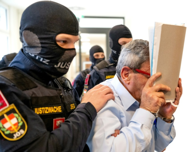 Un ancien officiel syrien à l'ouverture de son procès à Vienne, en Autriche, le 1er juin 2026. ( AFP / Joe Klamar )