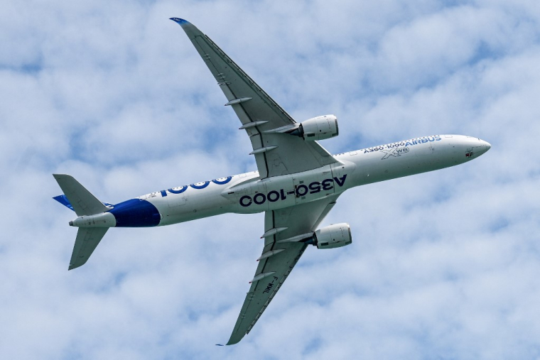 Un Airbus A350-1000, lors d'un show aérien à Singapour, en février 2026 (illustration) ( AFP / ROSLAN RAHMAN )