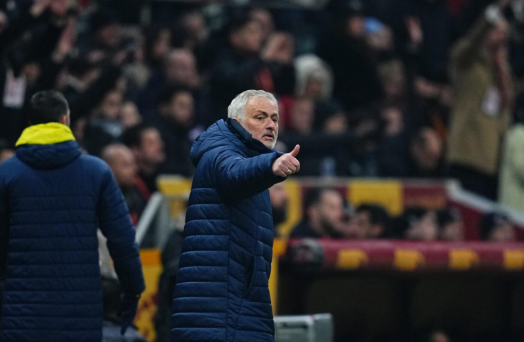 Fenerbahçe défend José Mourinho, accusé de racisme par Galatasaray